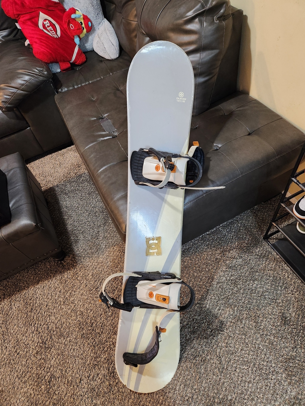 Dukes Tracker 144 Snowboard Witb Straps